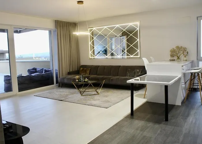 Cleo\'S Penthouse