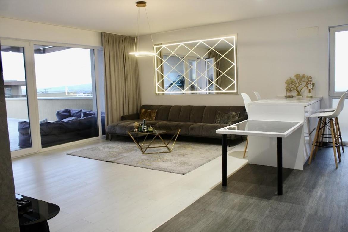 Cleo's Penthouse *
