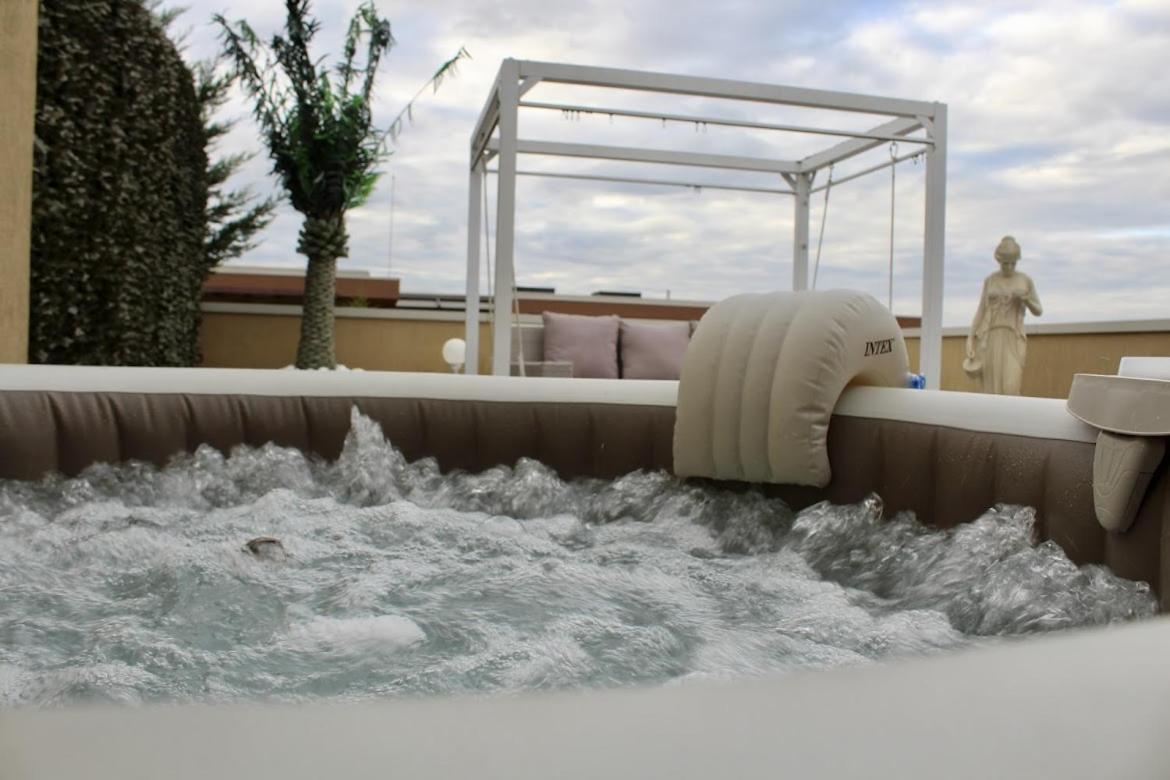 Cleo's Penthouse דירה